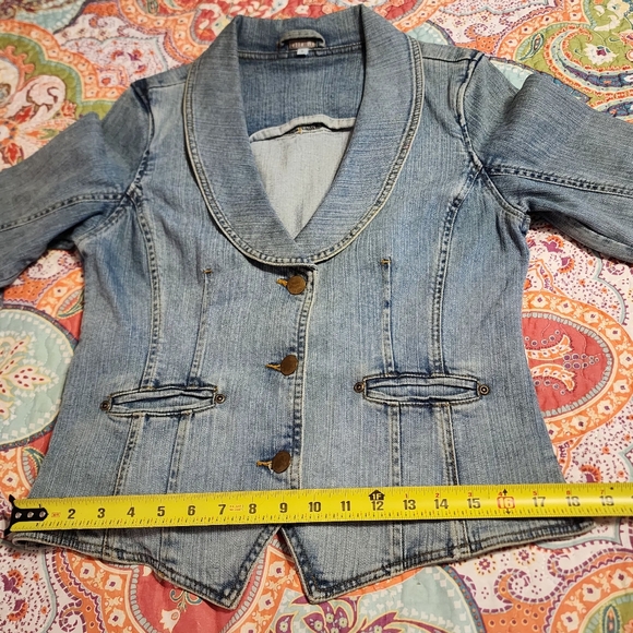 Isabella Bird Denim Blazer | Size 6 - Picture 7 of 10